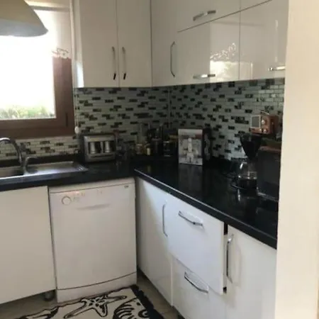 Sleeps 6, Spacious With Large Garden - Awz 307